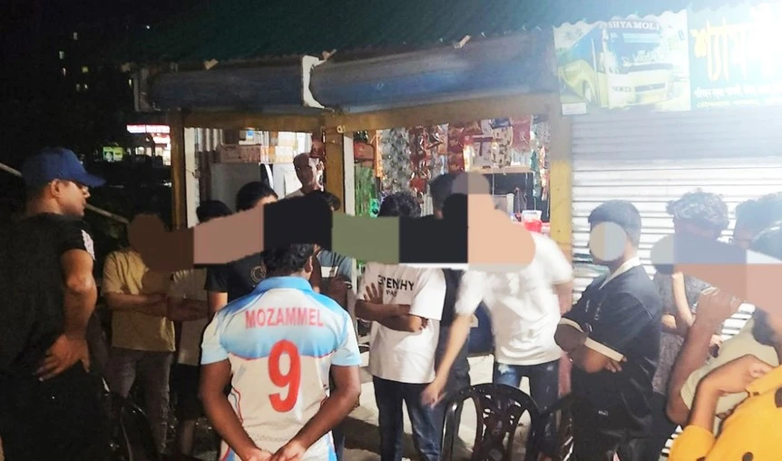 শিক্ষার্থীদের পড়ার টেবিলে ফেরাতে ছদ্মবেশে ইউএনওর অভিযান !